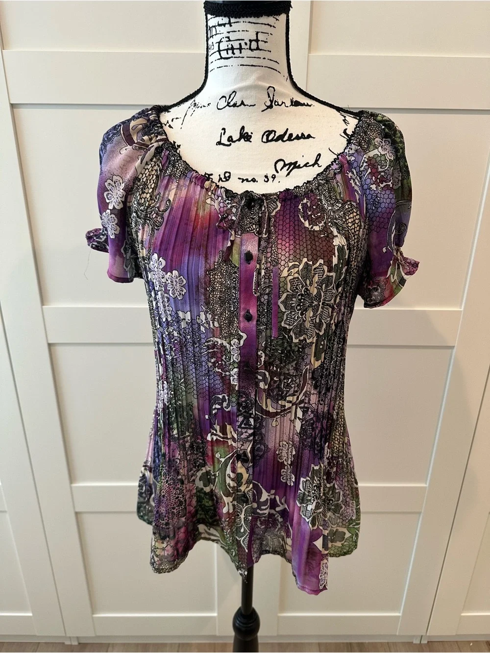 Dressbarn Purple Floral Pleated Short Sleeve Blouse SHEERNESS - Picture 5 of 7